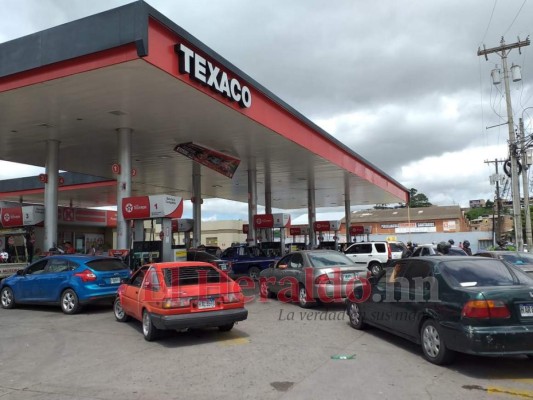 Honduras: Gasolineras ya tienen combustible y se registran largas filas de vehículos