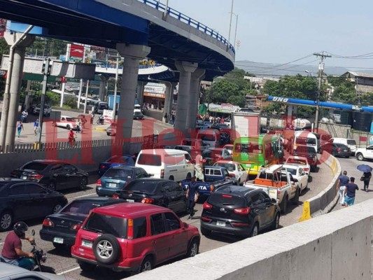 Caos en la capital, las imágenes del masivo paro de transporte
