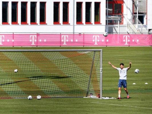 FOTOS: Bayern retoma sus entrenamientos pero manteniendo las distancias