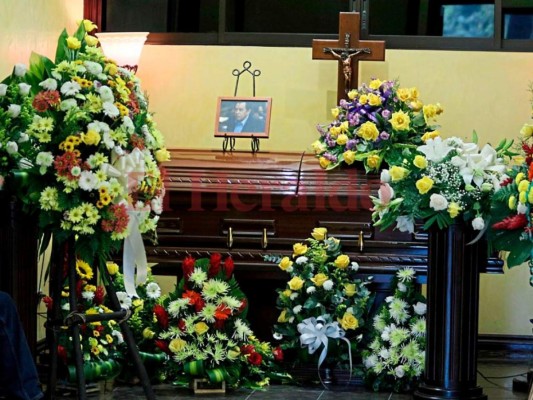 Familiares y amigos dieron el último adiós al filósofo del fútbol Edwin Pavón