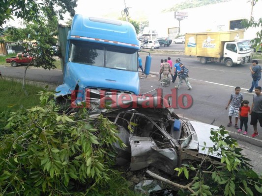 Impactantes imágenes del aparatoso accidente provocado por rastra en El Carrizal
