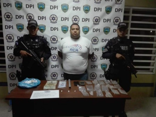 Capturan a un hombre con supuesta cocaína en Roatán