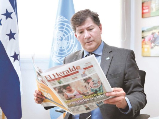 Igor Garafulic, representante de la ONU en Honduras, destacó la portalibilidad del nuevo formato en la versión impresa de EL HERALDO. Foto: Johny Magallanes