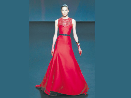 La sensualidad del rojo adornó las pasarelas en 2013