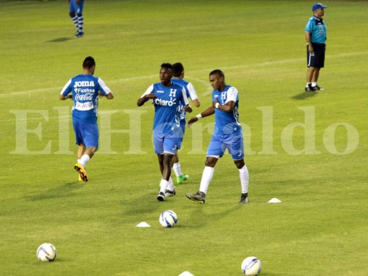 Selección de Honduras se dejó alcanzar dos veces por El Salvador y se complicó Rusia