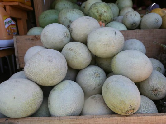 Deliciosas frutas inundan las calles capitalinas