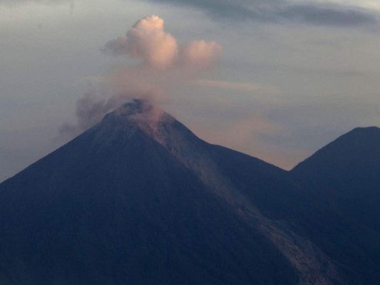 Guatemala: volcán registra entre 8 y 10 explosiones por hora&nbsp;