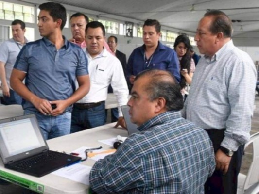 Arrestan a exfuncionarios guatemaltecos por fallas en conteo de votos