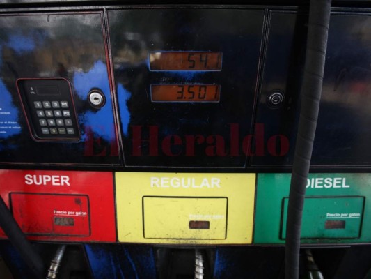 Vigente en el país la quinta rebaja a los combustibles