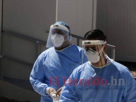 FOTOS: Trasladan primeros pacientes al hospital móvil de Tegucigalpa