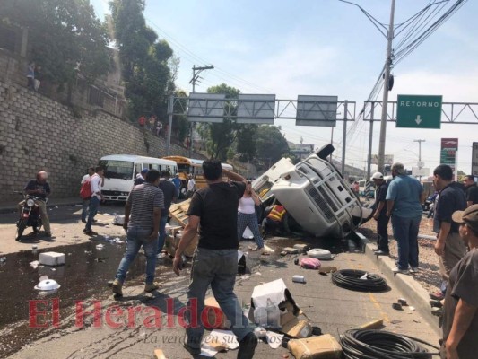 Muerte, dolor y destrozos del accidente en la colonia El Carrizal en imágenes