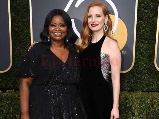 Alfombra de los Globos de Oro se tiñe de negro