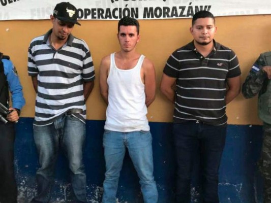 Detienen a tres 'coyotes' hondureños mientras trasladaban a 6 nepalíes hasta Estados Unidos