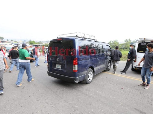 Breve toma de buses 'brujos' provocó caos en la salida al sur de la capital (FOTOS)