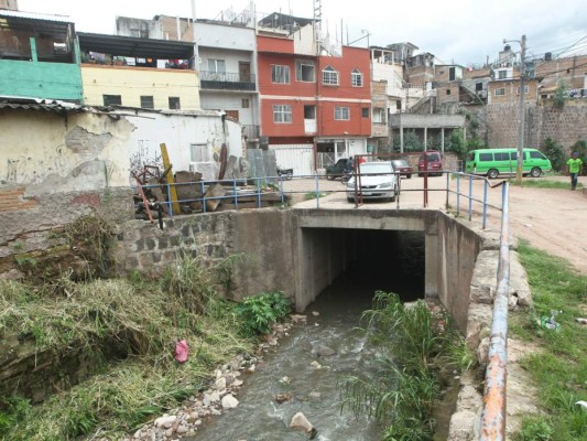 Unas 55 zonas están amenazadas por 17 ríos y quebradas de la capital