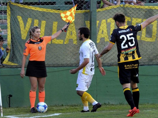 Hermana de árbitro debuta como jueza asistente en Superliga argentina