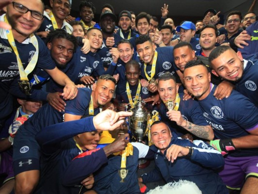 Motagua celebró por todo lo alto la copa 16 en el camerino