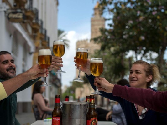 Francia y España salen del confinamiento por el coronavirus, que resurge en Asia