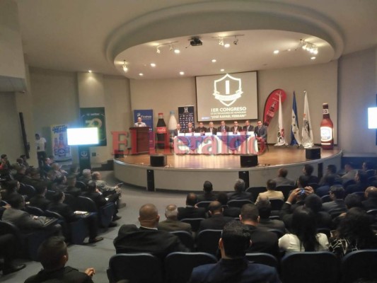 Fenafuth: Reinaldo Rueda capacitó a 300 entrenadores de Honduras