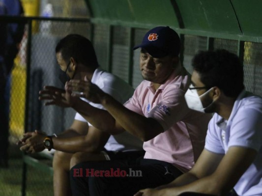 Los rostros de tristeza de los jugadores del Real de Minas por el descenso