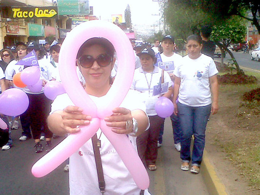 Capitalinos instan a la prevención del cáncer
