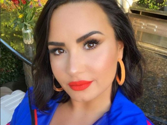 Demi Lovato vuelve a publicar foto en traje de baño sin photoshop