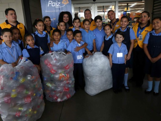 Paiz refuerza la formación de los alumnos con reciclaje