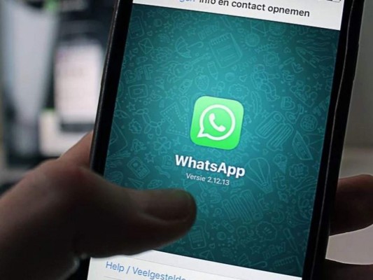 ¿Por qué no debería usar WhatsApp en pleno vuelo?