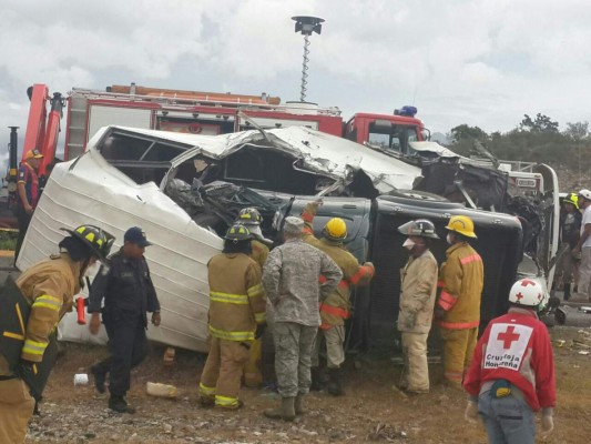 Once muertos deja accidente vial en carretera del norte de Honduras