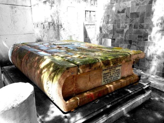 ¿Quiénes descansan en estas joyas fúnebres?