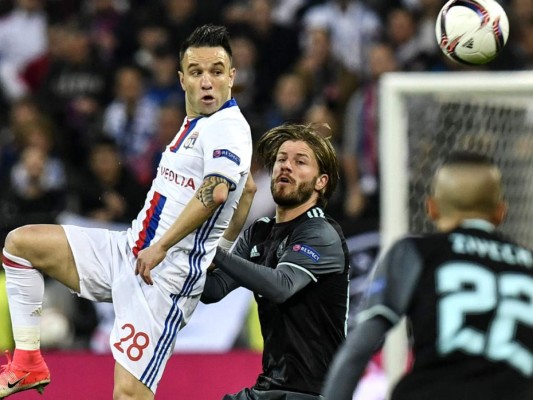 El Ajax de Ámsterdam, finalista de Europa League pese a perder 1-3 en Lyon