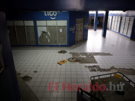 FOTOS: Habilitarán triaje en antiguo centro comercial de la Mayangle