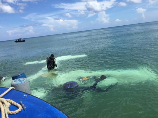 Inspeccionan supuesta narcoavioneta abandonada en playa de Colón
