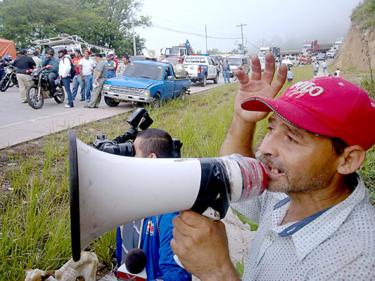 Pobladores se toman carretera a Danlí para exigir agua potable