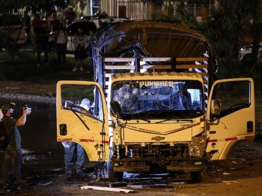 Ataque contra camión de la policía deja 11 uniformados heridos en Colombia  