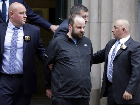 Muere profesor acusado de tratar de incendiar catedral en Nueva York