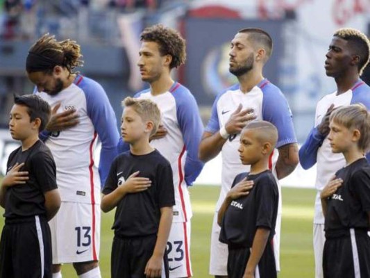 US Soccer exige que todos los jugadores se pongan de pie con el himno&nbsp;&nbsp;