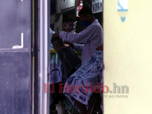 FOTOS: Así operan barberías de la capital en prueba piloto de apertura inteligente