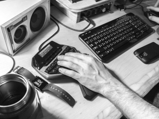 Curiosidades que no sabías de las personas que son zurdas