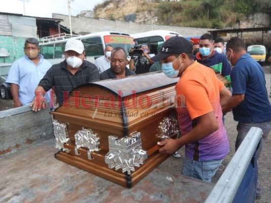Llanto, impotencia e indignación: el último adiós a conductor asesinado en la capital