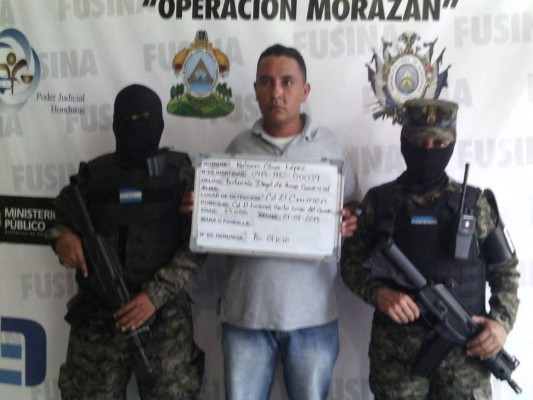 Detienen a tres sujetos por portación ilegal de armas