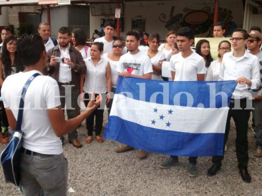 Honduras: Estudiantes piden en plantón la normalización de clases en la UNAH