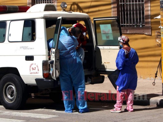 Enfermeras no podrán enviar fotos ni videos a familiares de pacientes covid-19