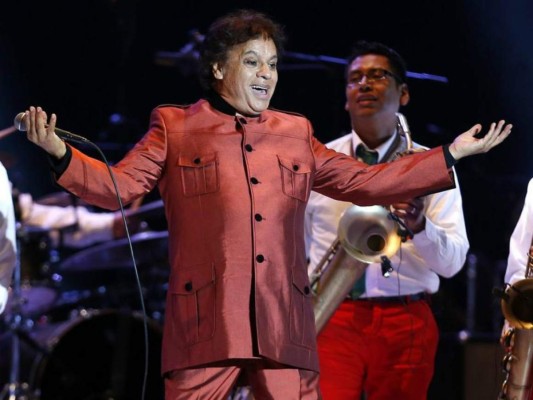 Juan Gabriel sufre de una enfermedad degenerativa en su rodilla