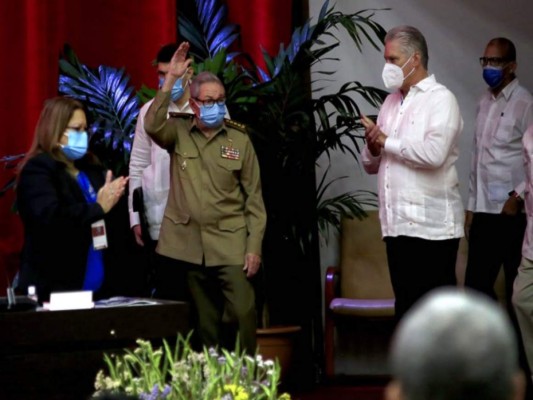 Raúl Castro deja la dirección del Partido Comunista de Cuba