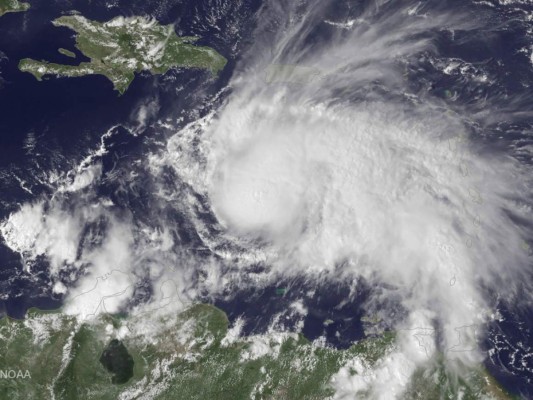 Huracán Matthew se fortalece a categoría 3