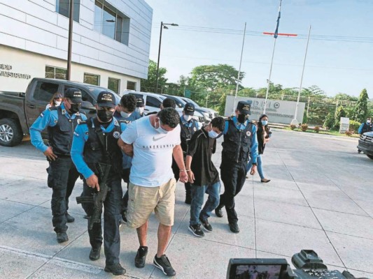 Banda que asaltó a clientes en comedor de San Pedro Sula subía videos a TikTok