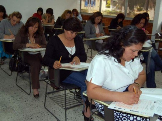 965 docentes exonerados recibirán plaza en 2018