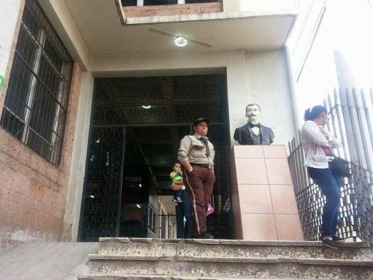 Retoman exámenes en centro de salud