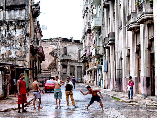 Los jóvenes cubanos entre los más fumadores de América Latina